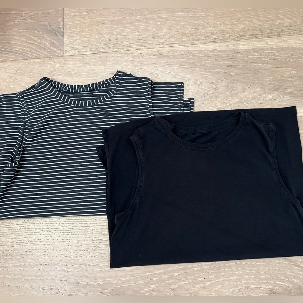 Lululemon love sleeveless tank top size 4 black and black and white stripe